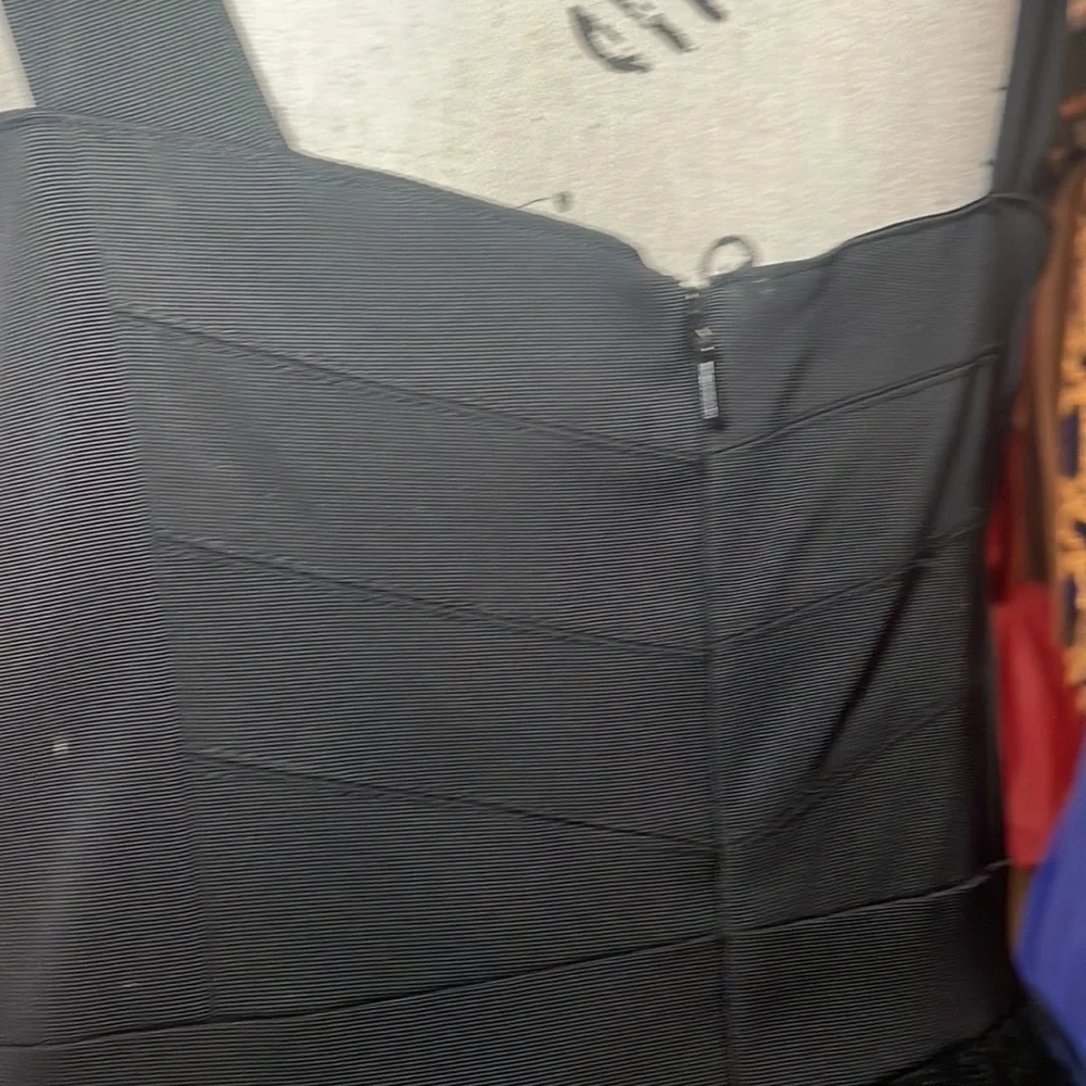 Gorgeous Gown by Aidan Mattox Black Size 10 but fits more like an 8 - Picture 5 of 8